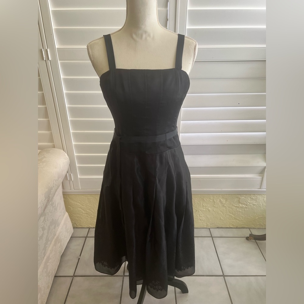 Kay Unger Sz 4 Black Silk With Embroidered Sheer Overlay Midi Cocktail Dress.